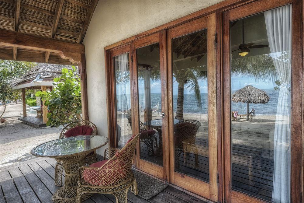 Almond Beach Resort At Jaguar Reef Хопкінс Екстер'єр фото