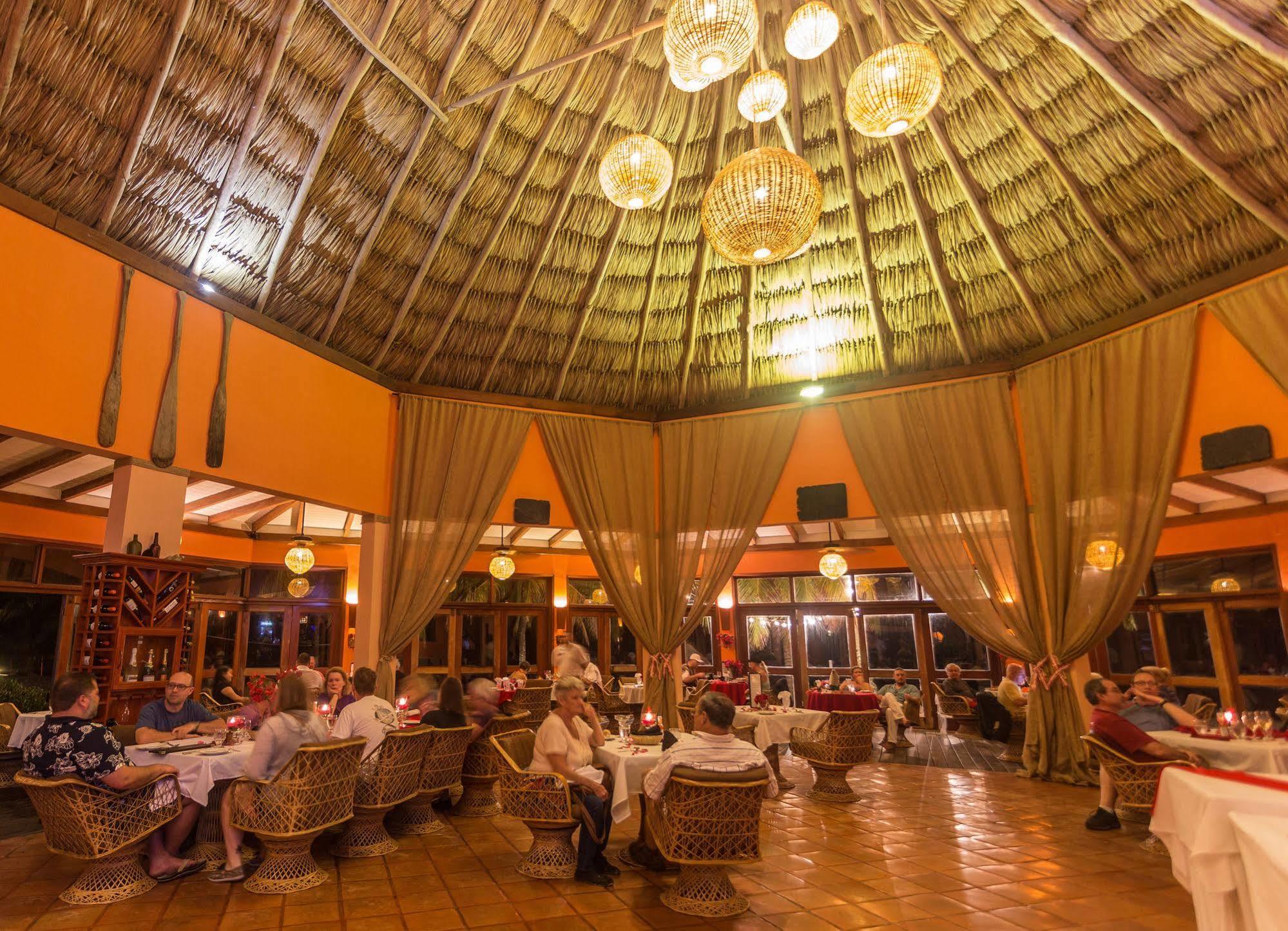 Almond Beach Resort At Jaguar Reef Хопкінс Екстер'єр фото