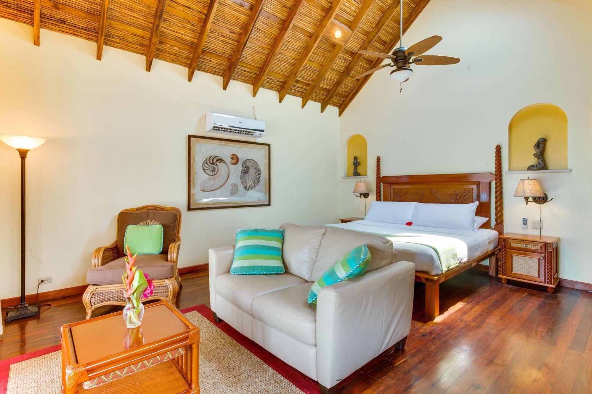 Almond Beach Resort At Jaguar Reef Хопкінс Екстер'єр фото