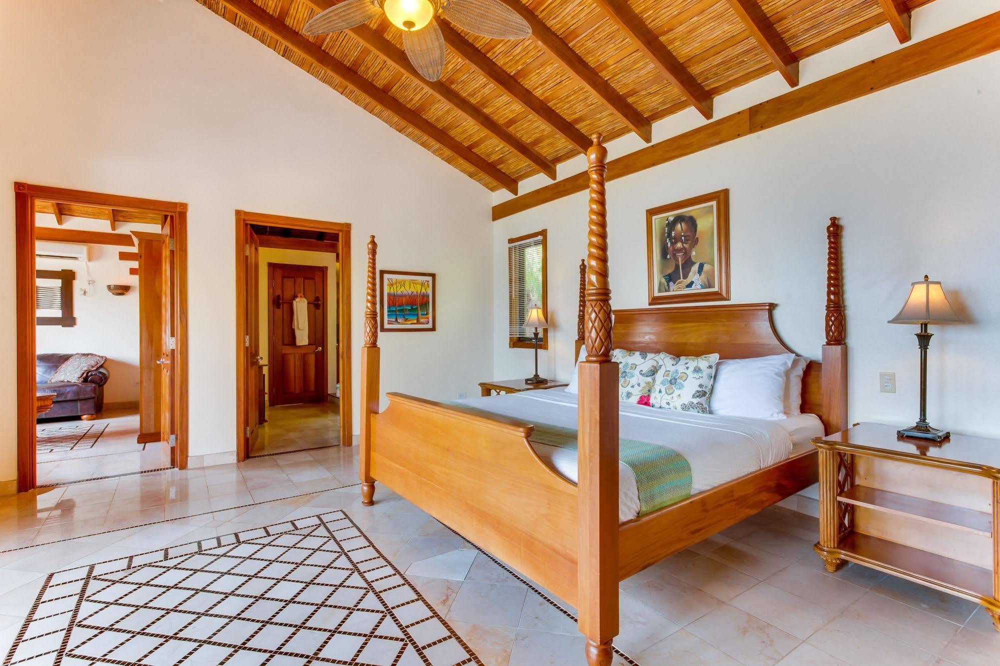 Almond Beach Resort At Jaguar Reef Хопкінс Екстер'єр фото