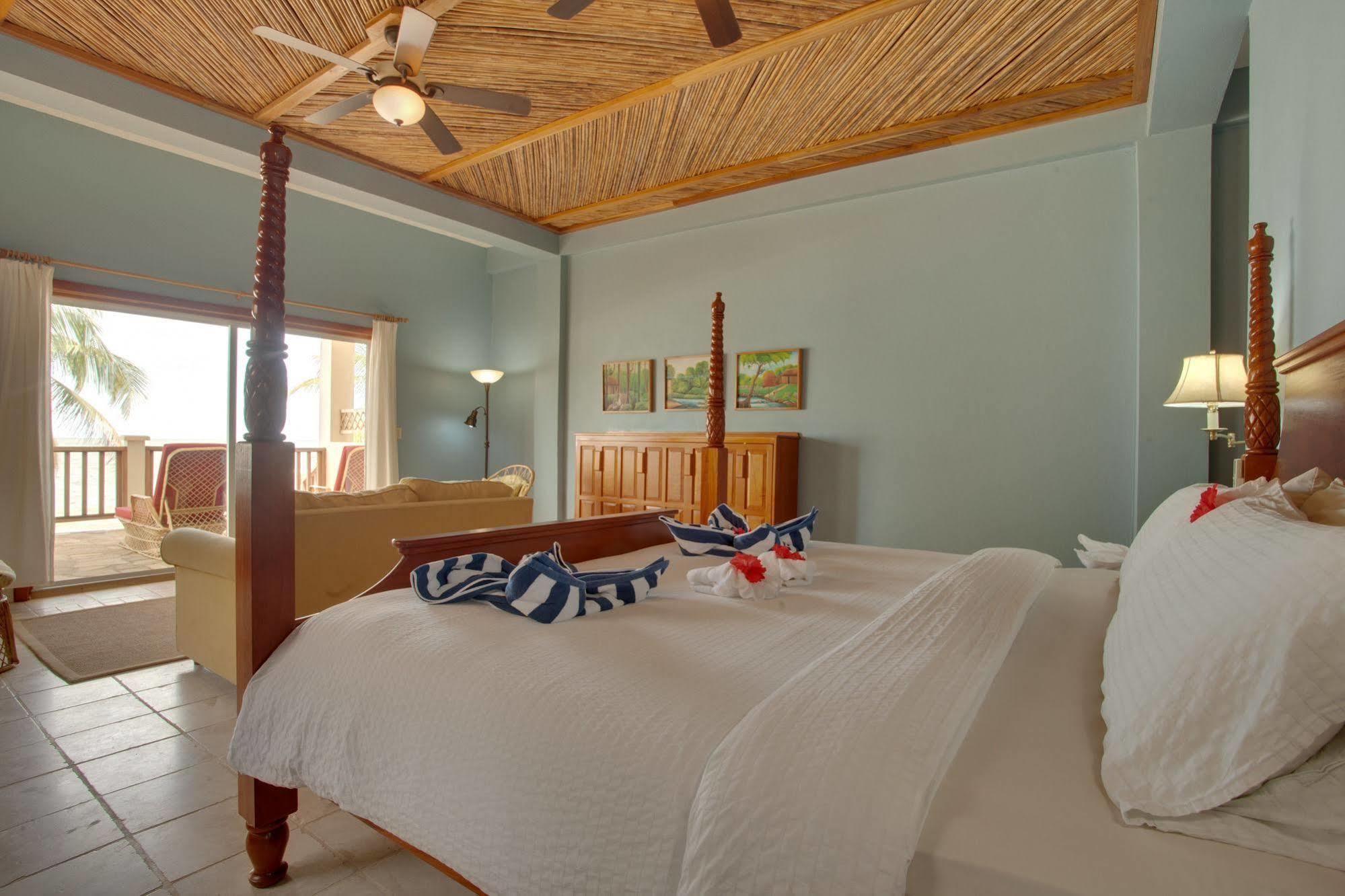 Almond Beach Resort At Jaguar Reef Хопкінс Екстер'єр фото